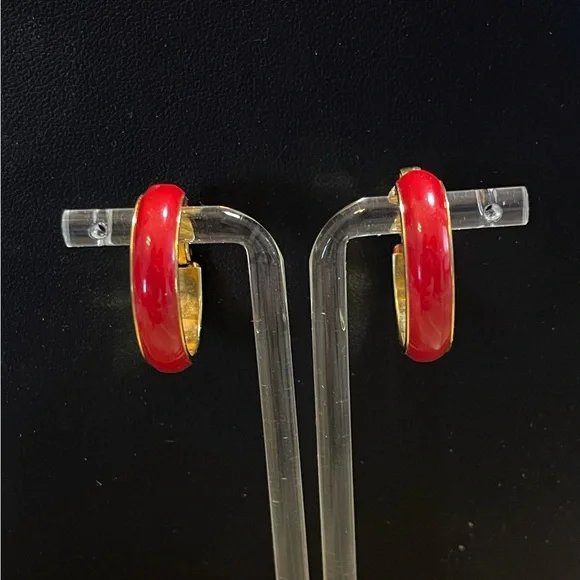 Pretty vintage enamel 1 inch Red Hoop clip-on Earrings with gold tone edges - Picture 1 of 4